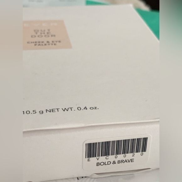 Ever Beauty | NIB Bold & Brave Out The Door Cheek & Eye Palette Travel Compact - Picture 6 of 8